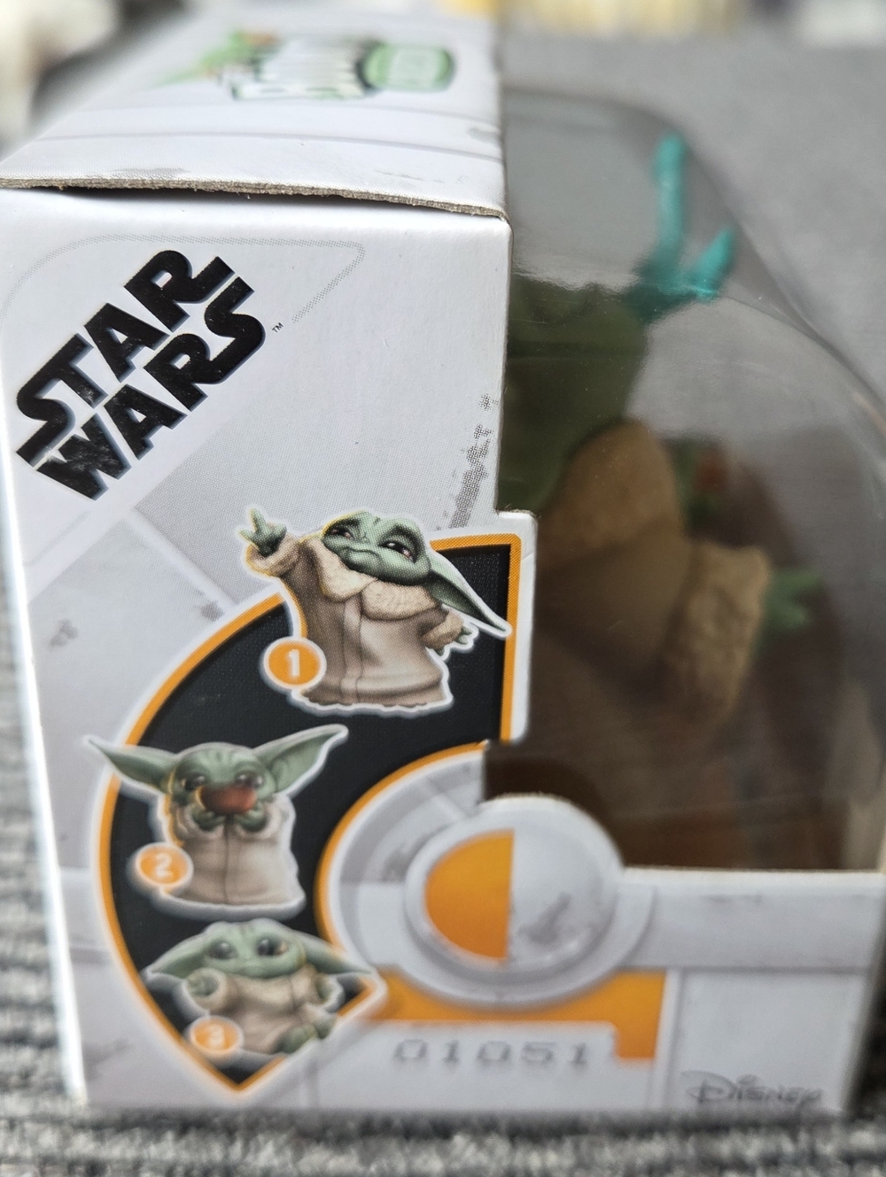 Star Wars The Child (Grogu) Collectible Figure - Picture 3 of 4